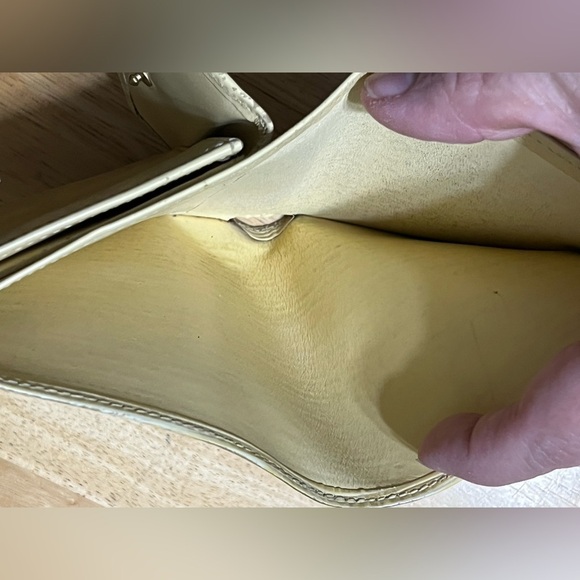 LOUIS VUITTON Vanilla Pepper Epi Porte-Billets - Picture 12 of 16